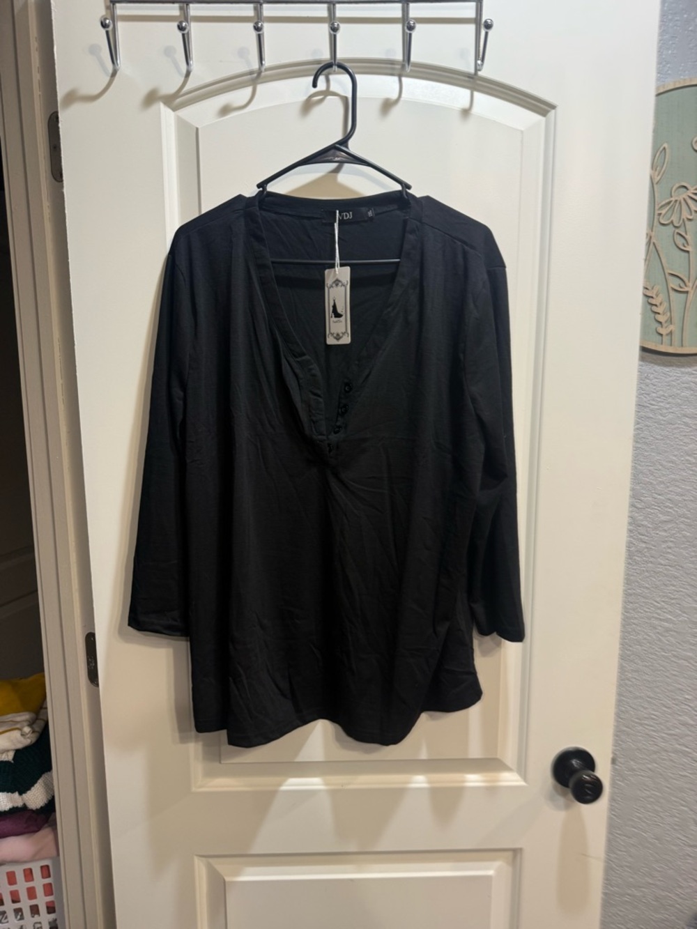 Willi Smith Black V-Neck Button-Front Blouse